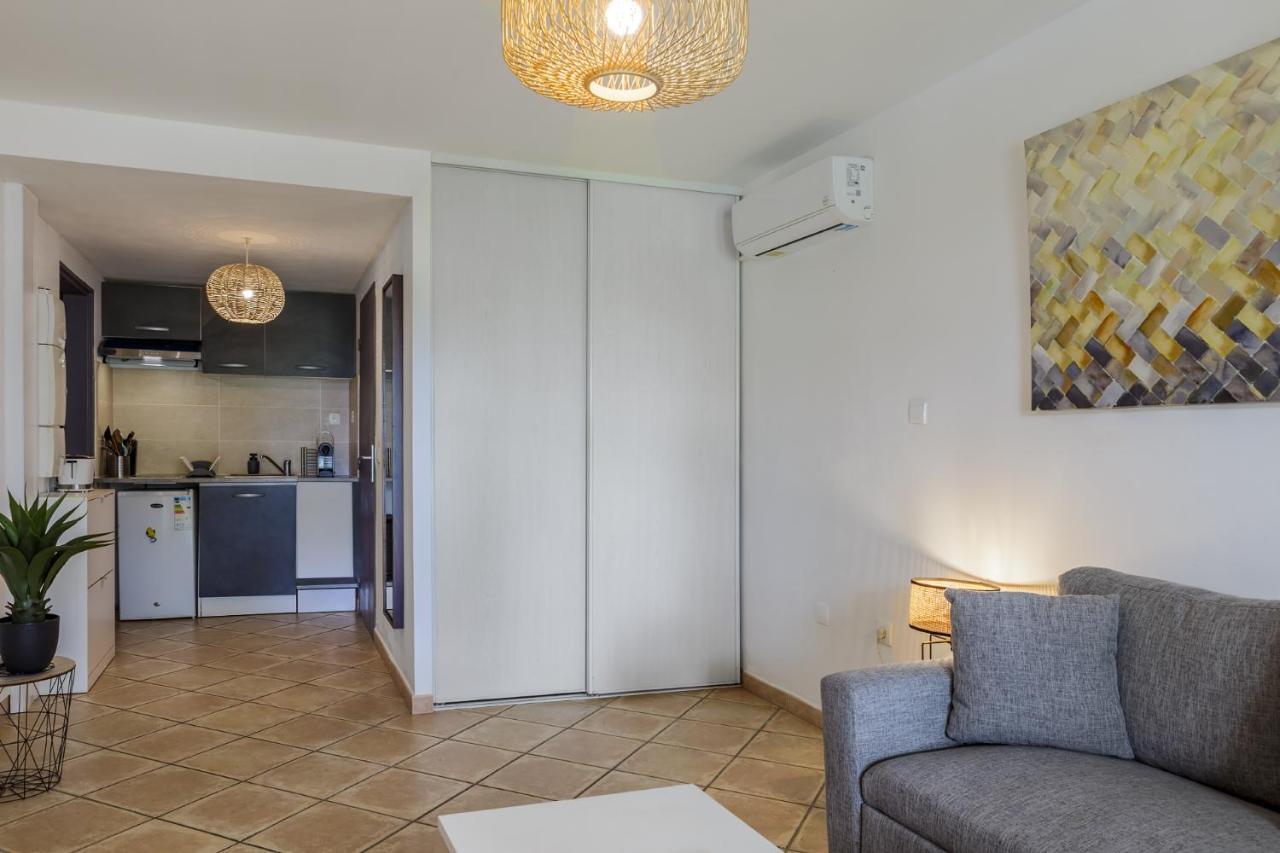 Le Saint-Gilles - Studio A St-Gilles-Les-Bains - Situe Dans Residence Privee Avec Piscine מראה חיצוני תמונה